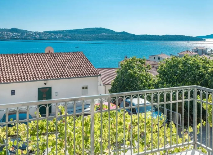 2 Bedrooms Apartment with sea view