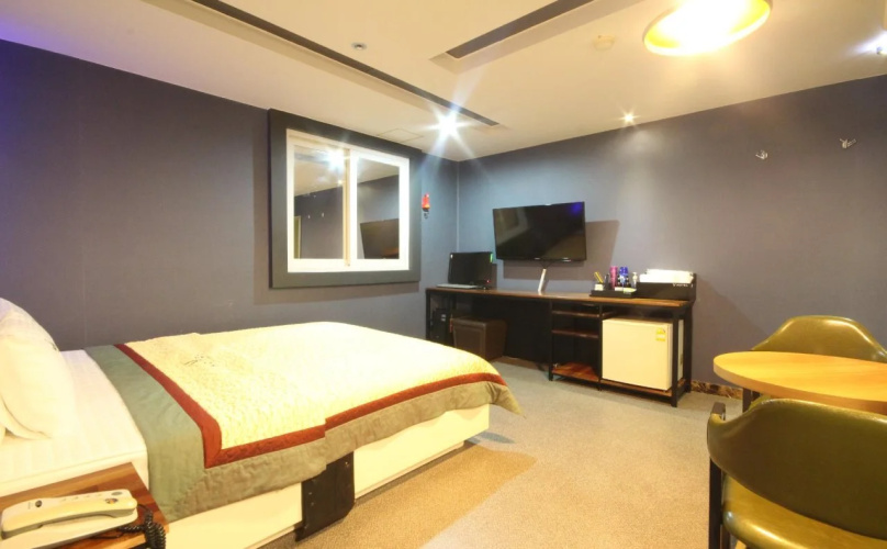 V Hotel