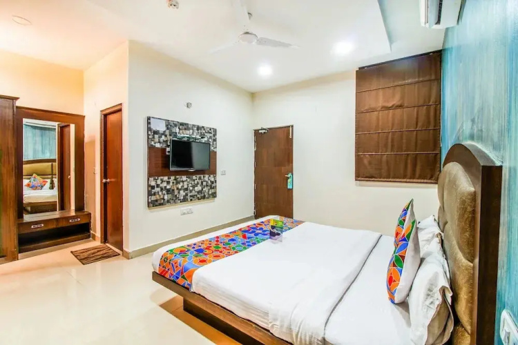 Hotel The Benz By OYO Rooms