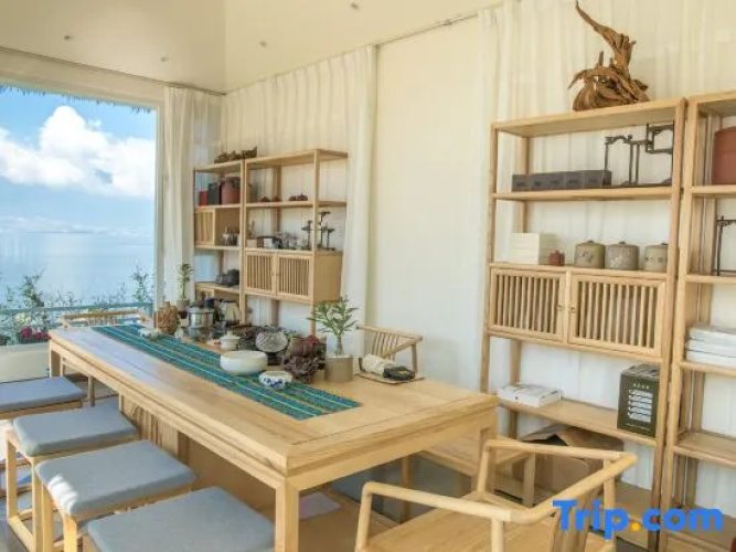 Heqi Lake View Hotel