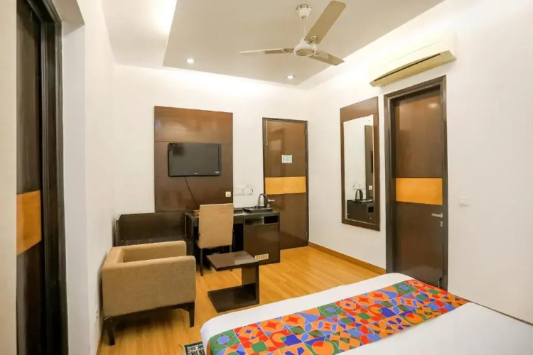 FabHotel Rivlet Residency