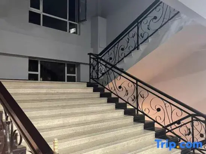Daqing Yihao Business Hotel