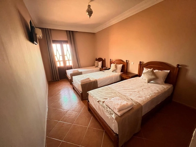 Classic Triple room with city view