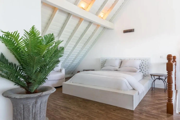 1 Bedroom Executive Suite with balcony and with mountain view