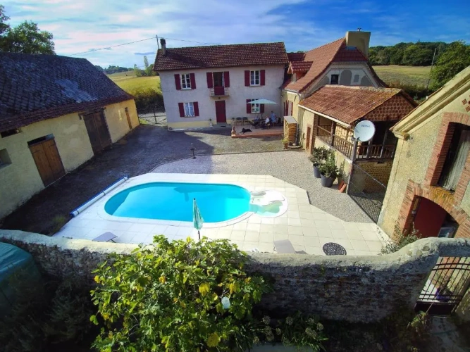 4 Bedrooms Cottage