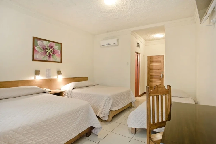 Standard Sextuple room with balcony