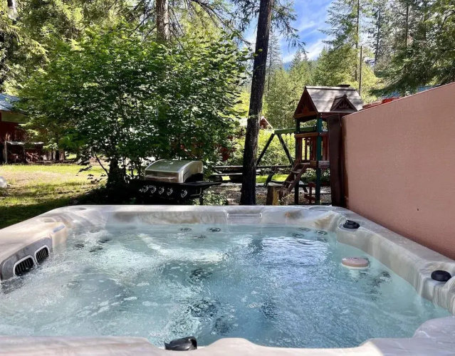 Lil Bigfoot Chalet