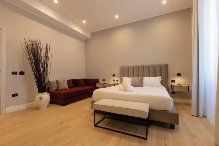 Classic Triple room with city view