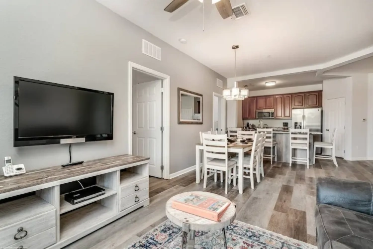 3 Bedrooms Apartment