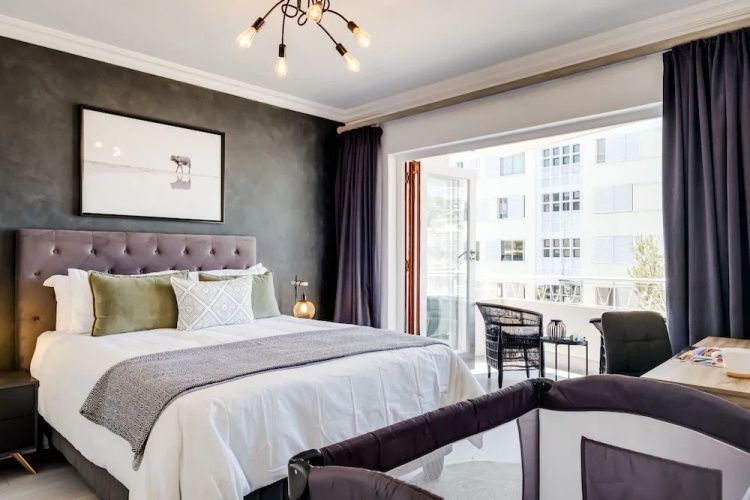 Central Elegant Holiday Rental Between the Points