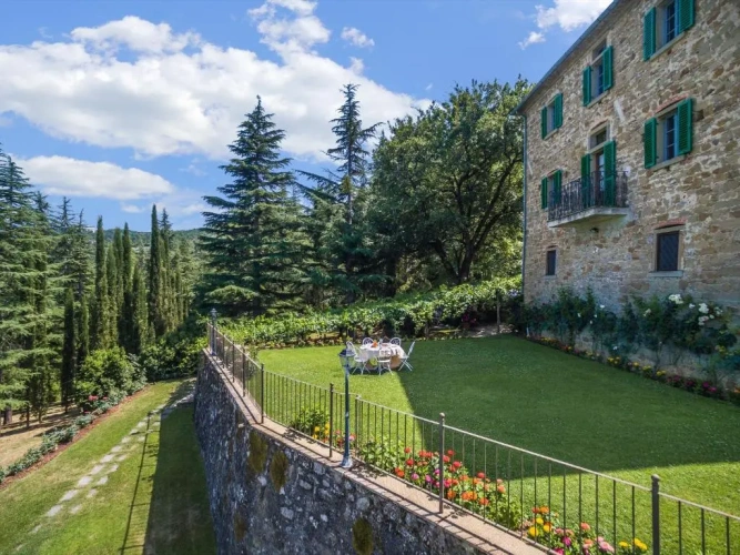 6 Bedrooms Villa