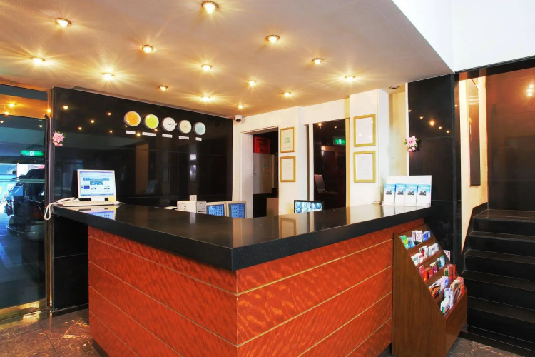 Brown Dot Hotel