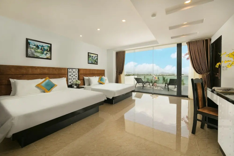 Tuan Chau Kingly Villa
