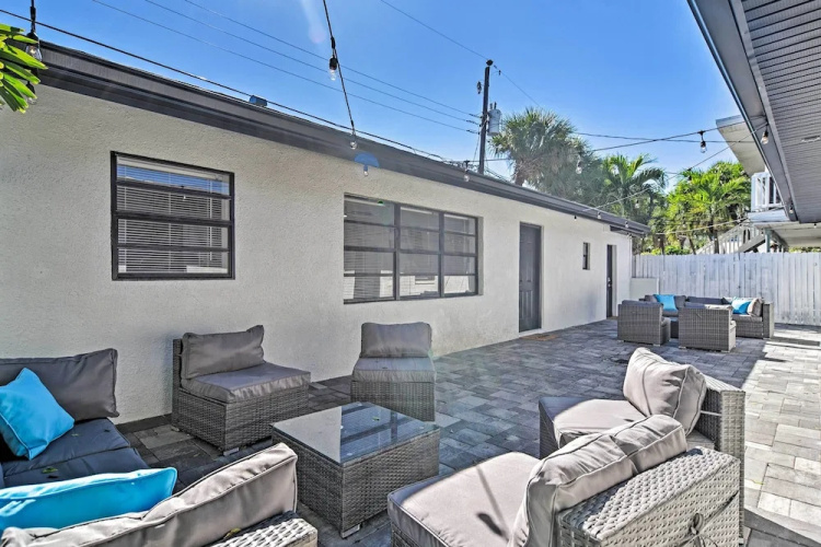 Madeira Beach Studio w/ Easy Access to Shore!