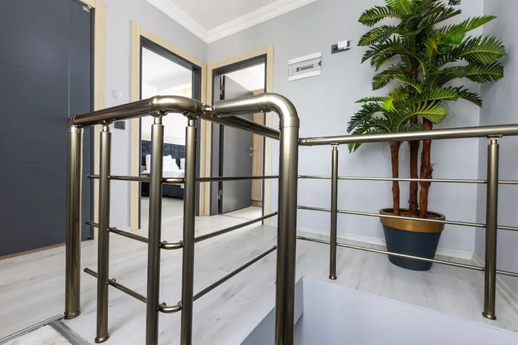 Li̇fe Pool Sui̇te Hotel