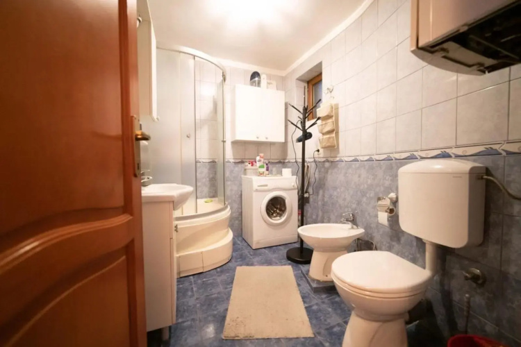 Apartman Yellow House