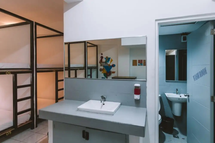 Mad Monkey Cebu City - Adults Only