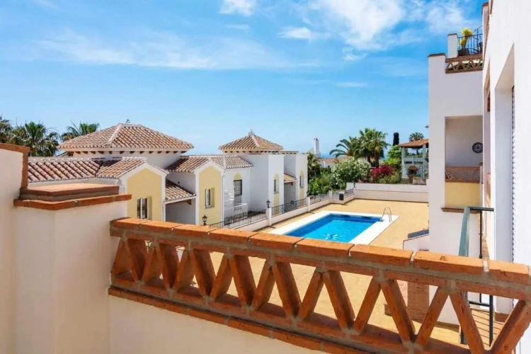 Apartment with pool view
