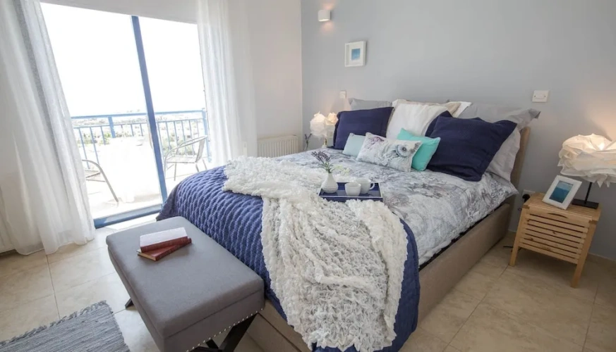 5 Bedrooms Villa