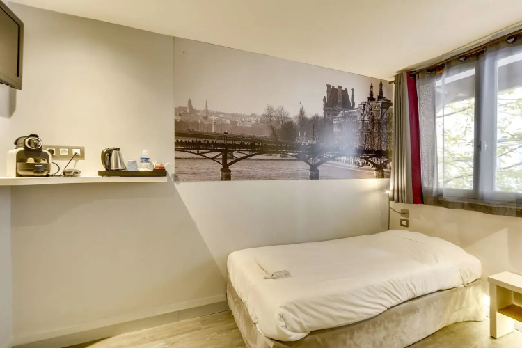 Kyriad PARIS 12 Nation
