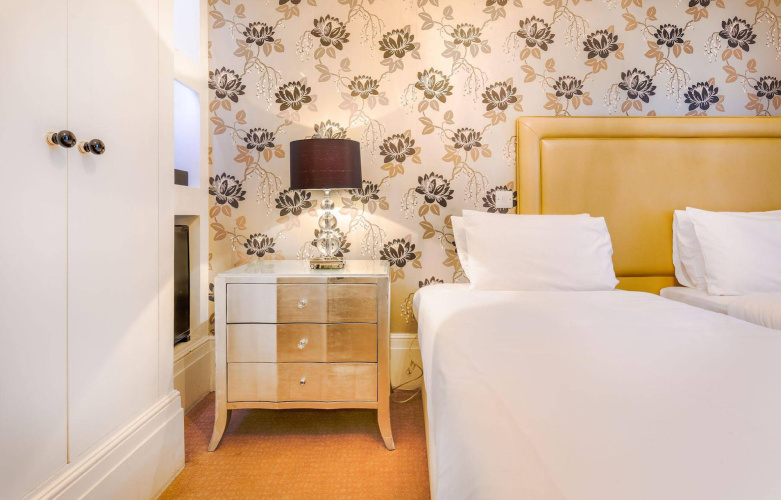 Tophams Hotel