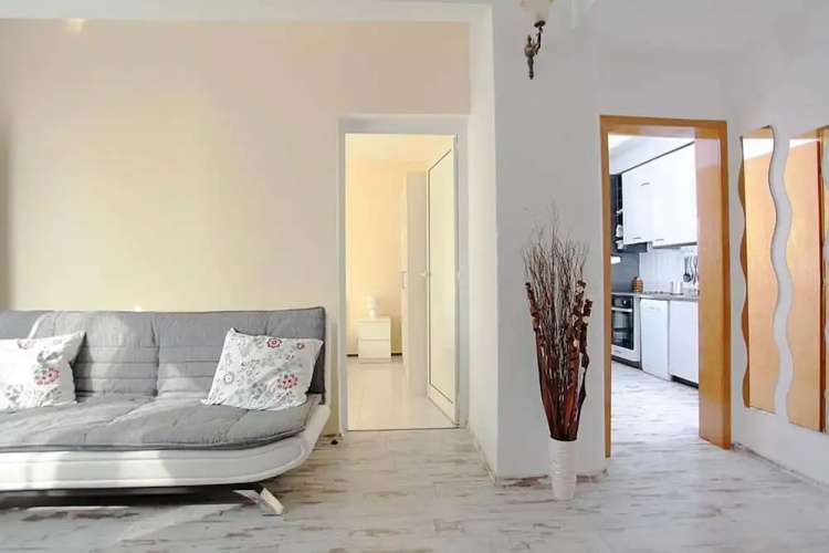 Raya Maisonette