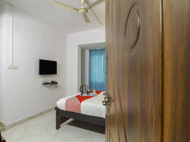 Super OYO 91856 Broholic Hotels