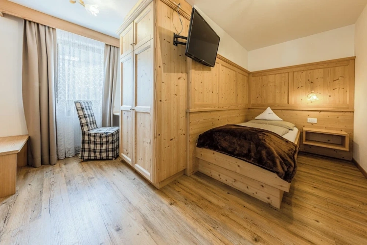 Standard Twin room with balcony