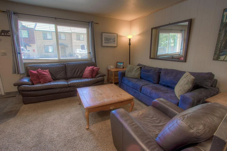 Glen Sully 3 Bedroom Condo by Redawning