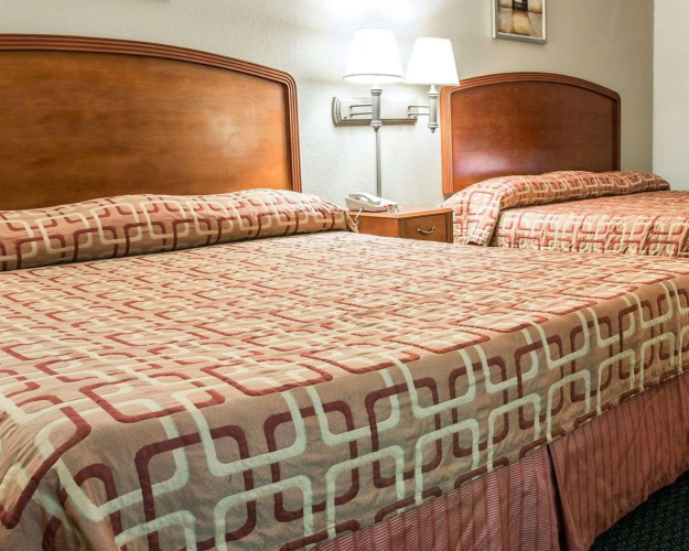 Econo Lodge Kalamazoo near Wings Stadium