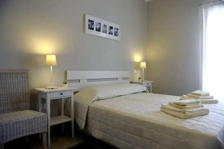 Standard room with balcony and with partial sea view