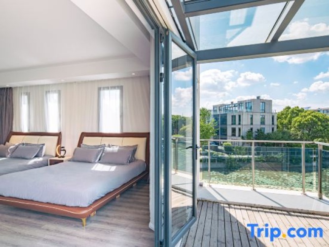 Deluxe Twin room with lake view