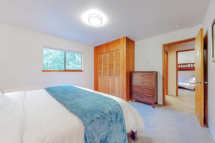 Forested 4 BR w/ Games, Fire Pit & Wood Stove