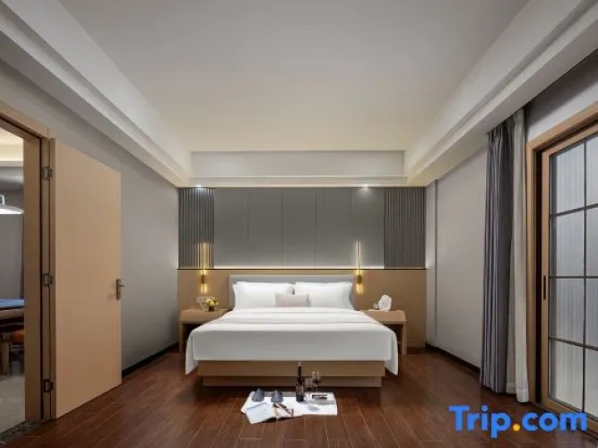 Suite with city view