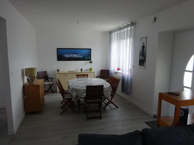 4 Bedrooms Cottage