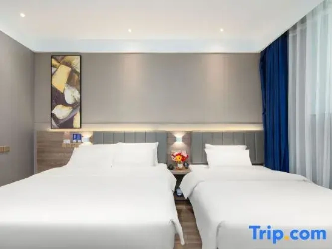Deluxe Triple Suite