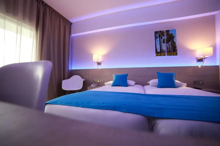 Standard Triple room with balcony and with partial sea view