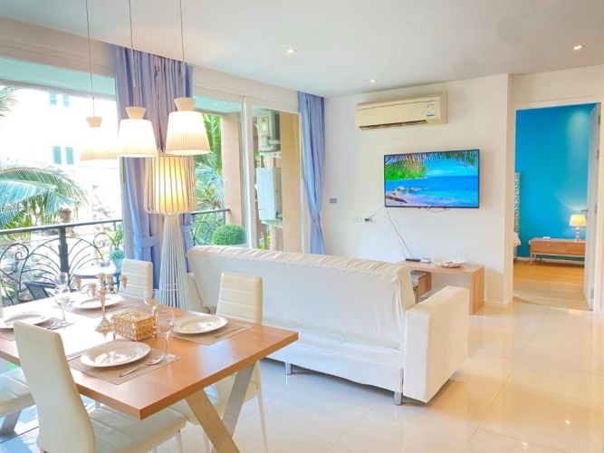 Executive Penthouse room with pool view