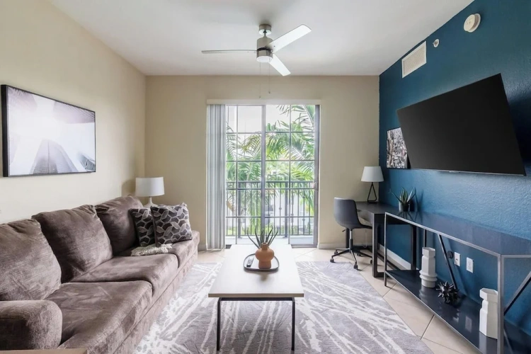 2 Bedrooms Apartment