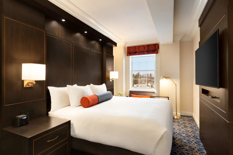 Hotel Saranac Curio Collection By Hilton