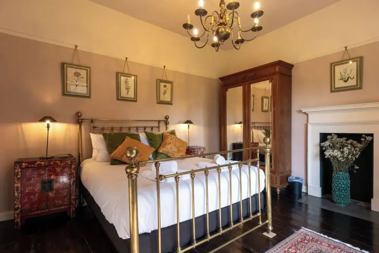 Stunning 4BD Home in Worcestershire