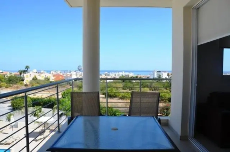 2 Bedrooms Apartment with sea view