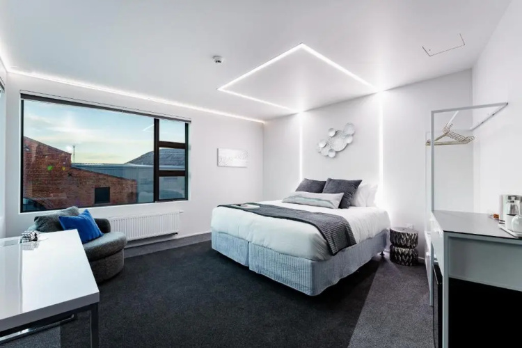 Quarters B2- Luxurious Studio