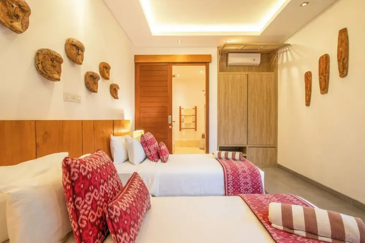 Luxury 4BR Haven, Steps to Canggu's Beach Elegance