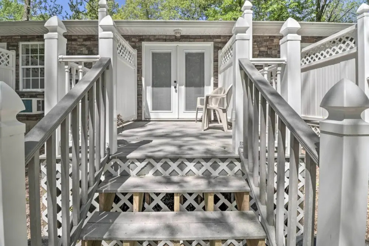 Lakeview Escape w/ Direct White River Access!