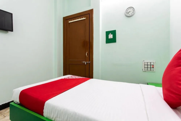 OYO 24109 Hotel Santushti