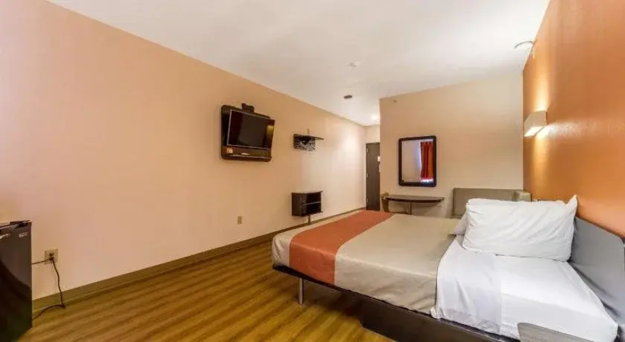 Motel 6 Jourdanton
