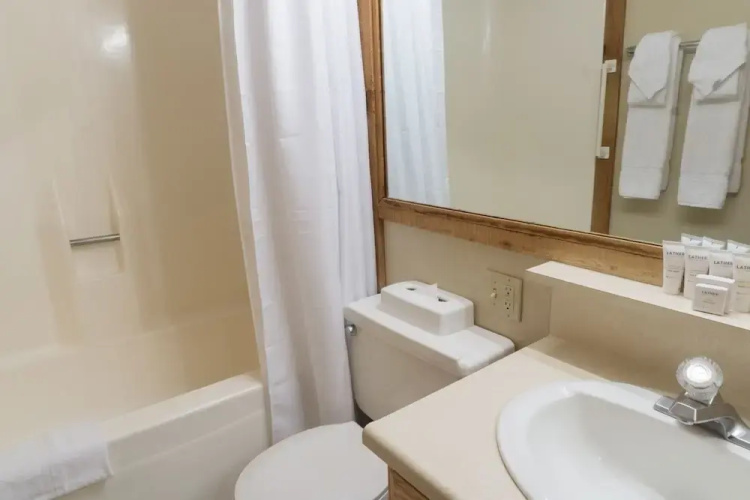4033 Ski Trails