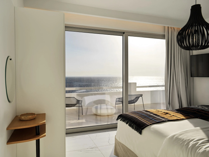 Kouros Hotel & Suites