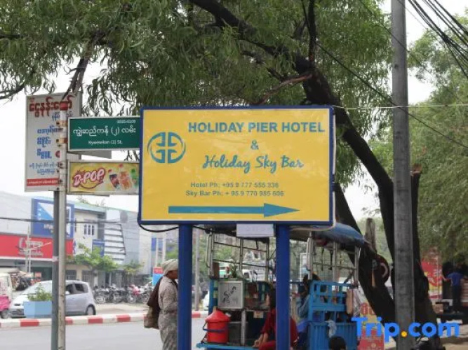 Holiday Pier Hotel